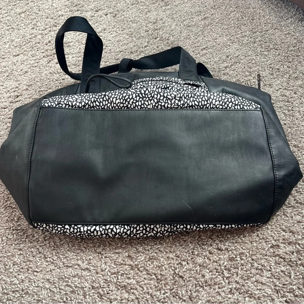 EUC Lululemon Free To Be Bag in Miss Mosaic Black / Black - Picture 11 of 15